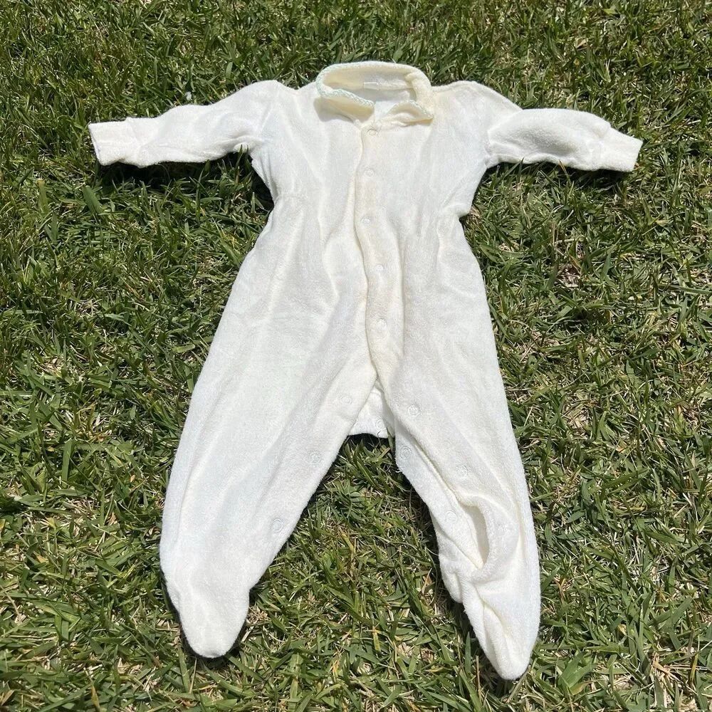 Carter’s White baby sleeper – 11- 16 lbs – Vintage 70s